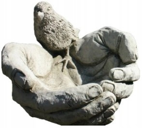  Vizes palack, kezek, beton kerti figura, madár