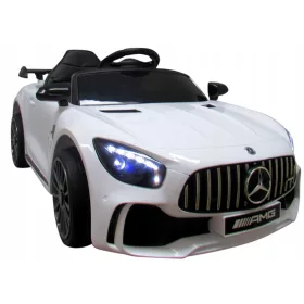  Fehér Mercedes autó