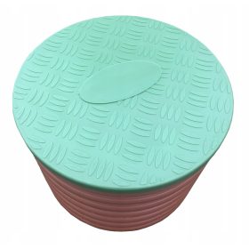   A nyílás burkolattal, 600 mm-es zöld kútcsővel van lefedve