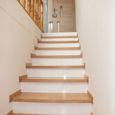 Tetőtéri lépcső - Fehér laktorok gres gres 19x120 slágerek !!!!