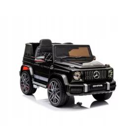   Elektromos játékautó - A Mercedes G63 AMG 4x4 autó ellenőrzése alatt áll a középiskolai pilóta