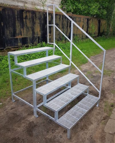 Külső lépcsők - Juharvörös g562 juhar polírozott 150x33