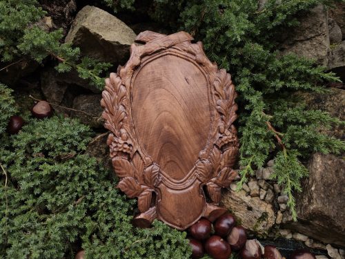 Vadásztrófea - Faragott trófeatábla a kecske agancsához, 30 cm