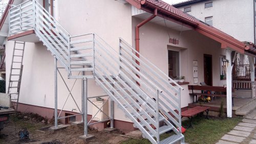 Külső lépcsők - A38 lépcsőn nem -120 cm -es ezüst