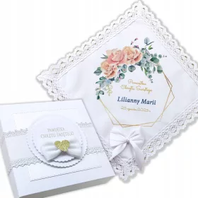   Keresztelő gyertya - Keresztelő köpeny, íjmintákkal + arany szívvel ellátott doboz