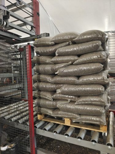 Pellet zsákok Fa és tőzeg tüzelőanyag, biopellet raklap 990kg 6mm