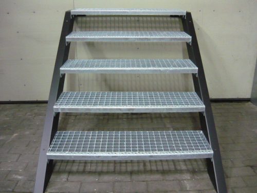 Finom fém lépcső C27 C-SYSTEM st.100 - horganyzott