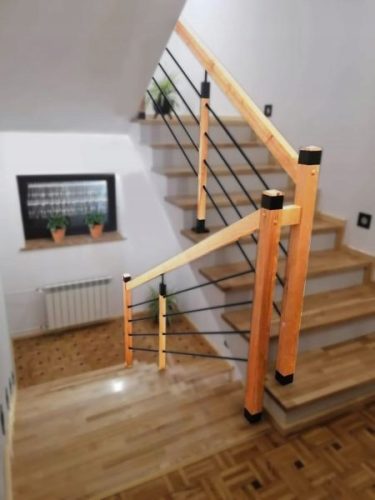 FA LÉPCSŐ KORLÁT, BELSŐ KORLÁT