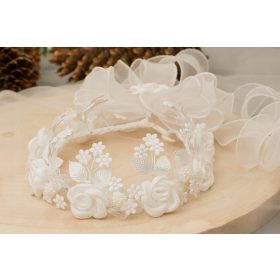    Fehér úrvacsora koszorú kontyon, úrvacsorakonty, úrvacsora hajdíszek