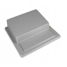 Műanyag emlékmű, kis műanyag urna vagy gyermeksírkő