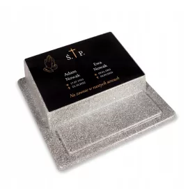   Műanyag sírkő, kis urna vagy gyermekemlékmű adattáblával