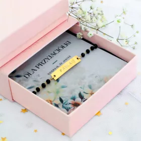    Arany karkötő gravírozott acéllal, személyre szabott névvel, fekete gyöngyökkel