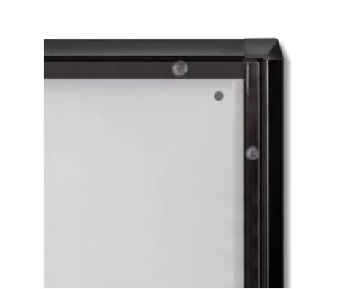 Információs vitrinek 4xA4 fekete reklámvitrinek 50x70 cm