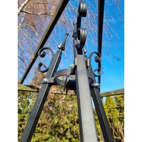    Grills Giant állvány 230cm Grillállvány 100cm dekoratív C-vel és fenyőtoboz